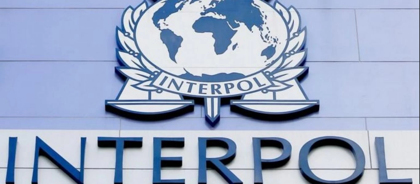 «Κόκκινος» συναγερμός από την Interpol για τη σύζυγο Αμερικανού διπλωμάτη